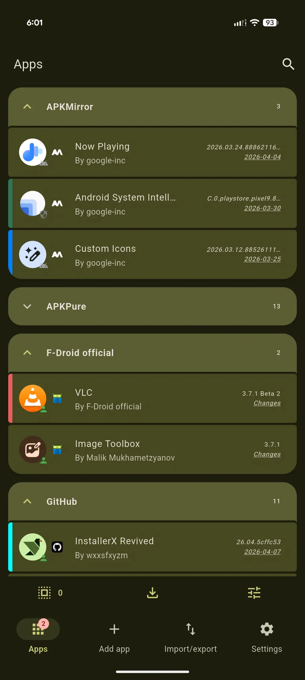 App list shows update status at a glance with source/category grouping and badges.